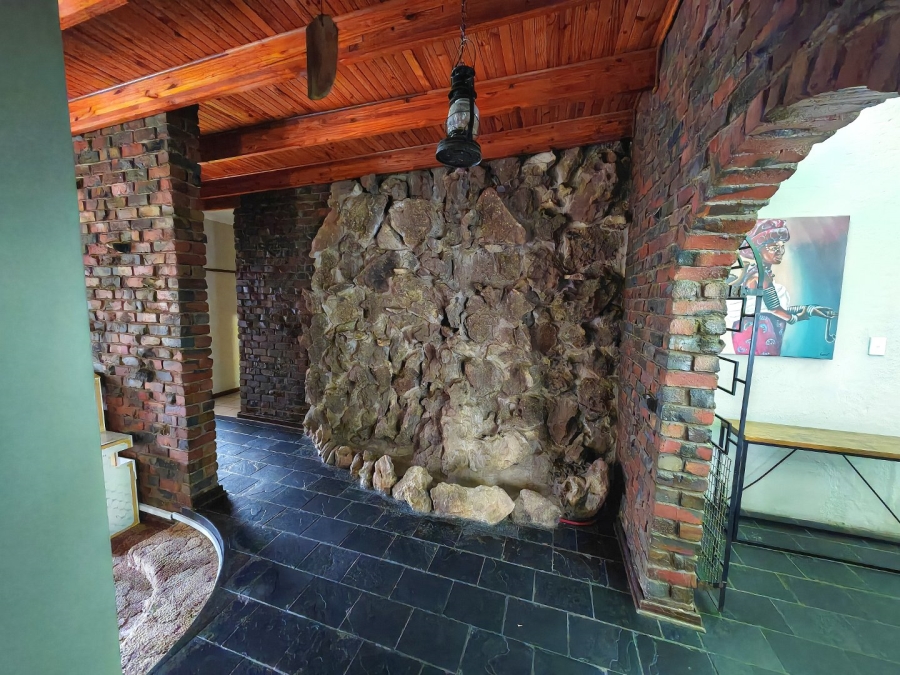 5 Bedroom Property for Sale in Fichardt Park Free State